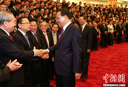 李克強(qiáng)會(huì)見世界華僑華人社團(tuán)聯(lián)誼大會(huì)全體代表提三點(diǎn)希望